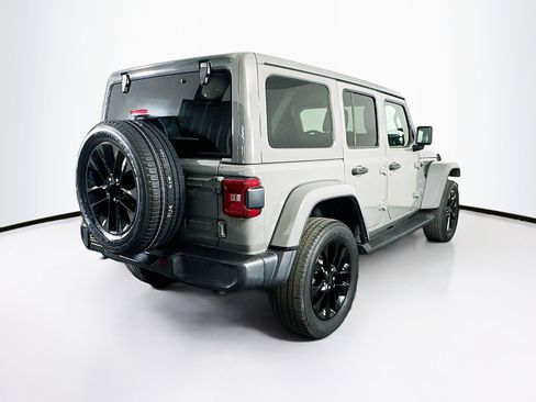 Used 2022 Jeep Wrangler Unlimited Sahara w/ Cold Weather Group AWD/4WD image 9