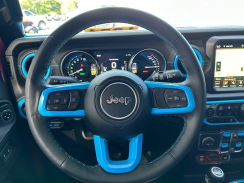 Used 2022 Jeep Wrangler Unlimited Rubicon 4xe w/ Cold Weather Group AWD/4WD image 29