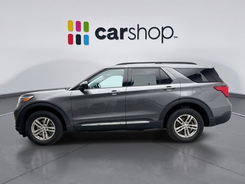 Used 2023 Ford Explorer XLT AWD/4WD image 2
