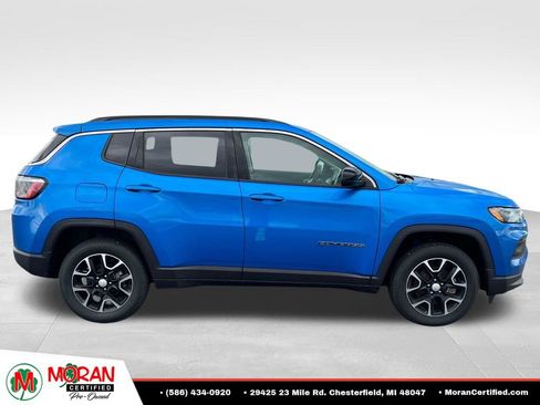 Used 2022 Jeep Compass Latitude w/ Sun and Sound Group AWD/4WD image 6