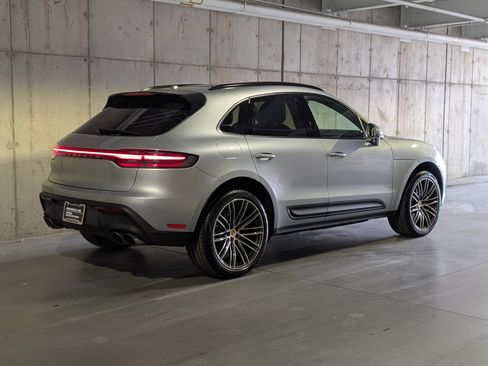 Certified 2026 Porsche Macan AWD/4WD image 9