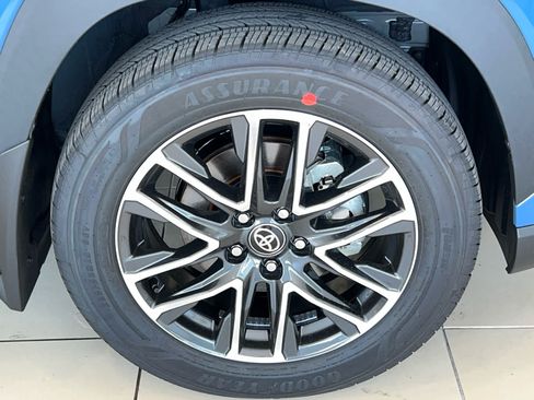 New 2026 Toyota Corolla Cross XLE w/ Convenience Package AWD/4WD image 4