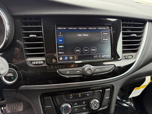 Used 2022 Buick Encore Preferred w/ Safety Package image 12