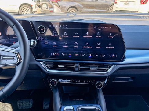 Used 2026 Chevrolet Equinox EV LT image 12