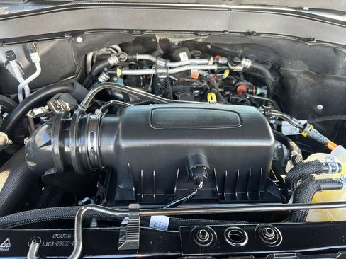 Used 2023 Ford Explorer XLT image 4