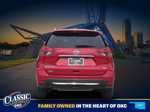 Used 2017 Nissan Rogue SV w/ SV Premium Package FWD image 6