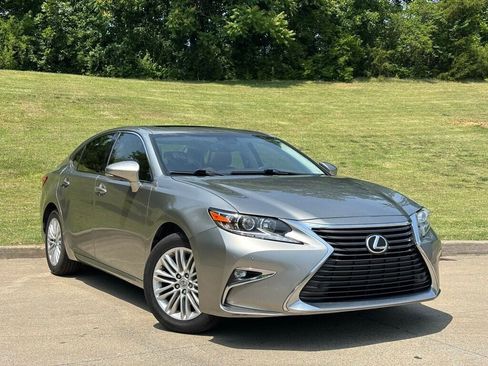Used 2016 Lexus ES 350 w/ Premium Package w/Wood Trim FWD image 2