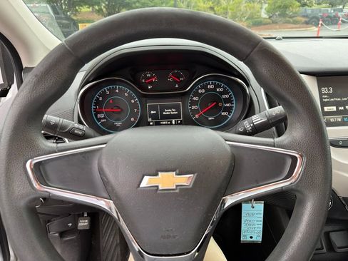 Used 2017 Chevrolet Cruze LS FWD image 4