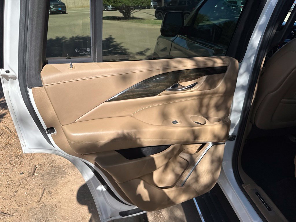 Used 2018 Cadillac Escalade Platinum AWD/4WD image 28