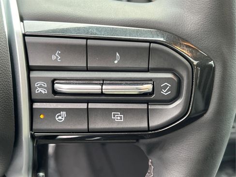 Used 2024 Chevrolet Colorado LT w/ LT Convenience Package III image 26