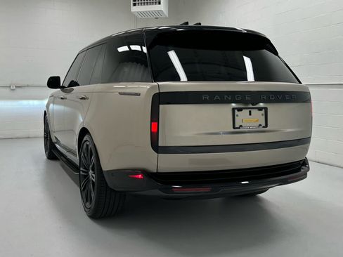 Used 2024 Land Rover Range Rover SE AWD/4WD image 8