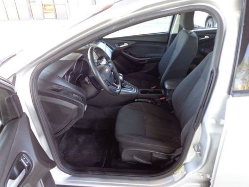 Used 2018 Ford Focus SEL w/ Cold Weather Package FWD image 13