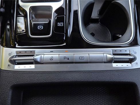 Certified 2024 Kia Carnival SX Prestige FWD image 25