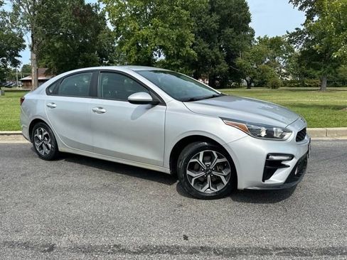 Used 2021 Kia Forte LXS FWD image 2