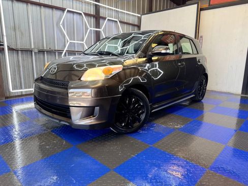 Used 2011 Scion xD Hatchback 4D image 8