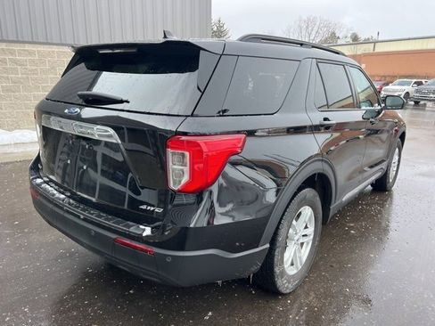 Used 2024 Ford Explorer XLT image 5