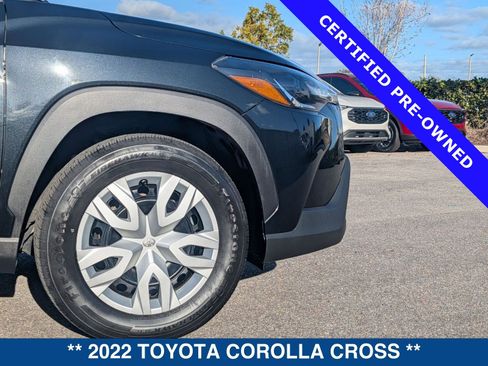 Used 2022 Toyota Corolla Cross L image 11