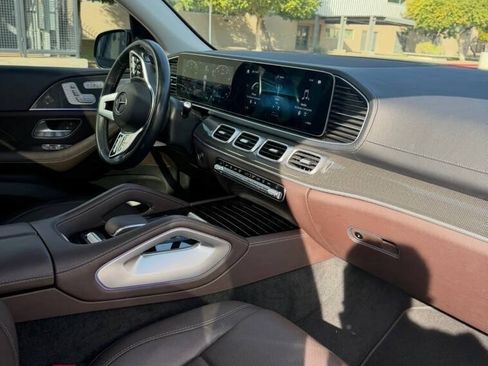 Used 2023 Mercedes-Benz GLS 450 4MATIC image 12