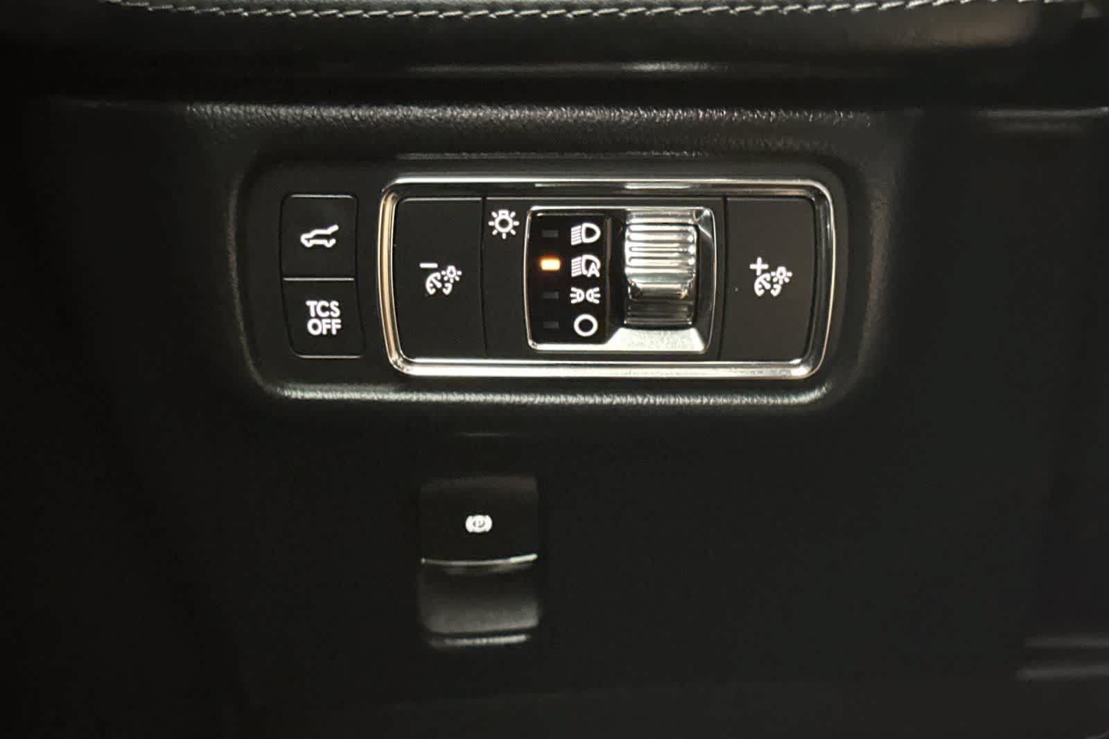 Used 2022 Lincoln Nautilus FWD w/ Premium Package image 34