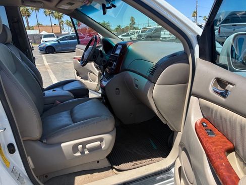 Used 2005 Toyota Sienna XLE Limited AWD/4WD image 28