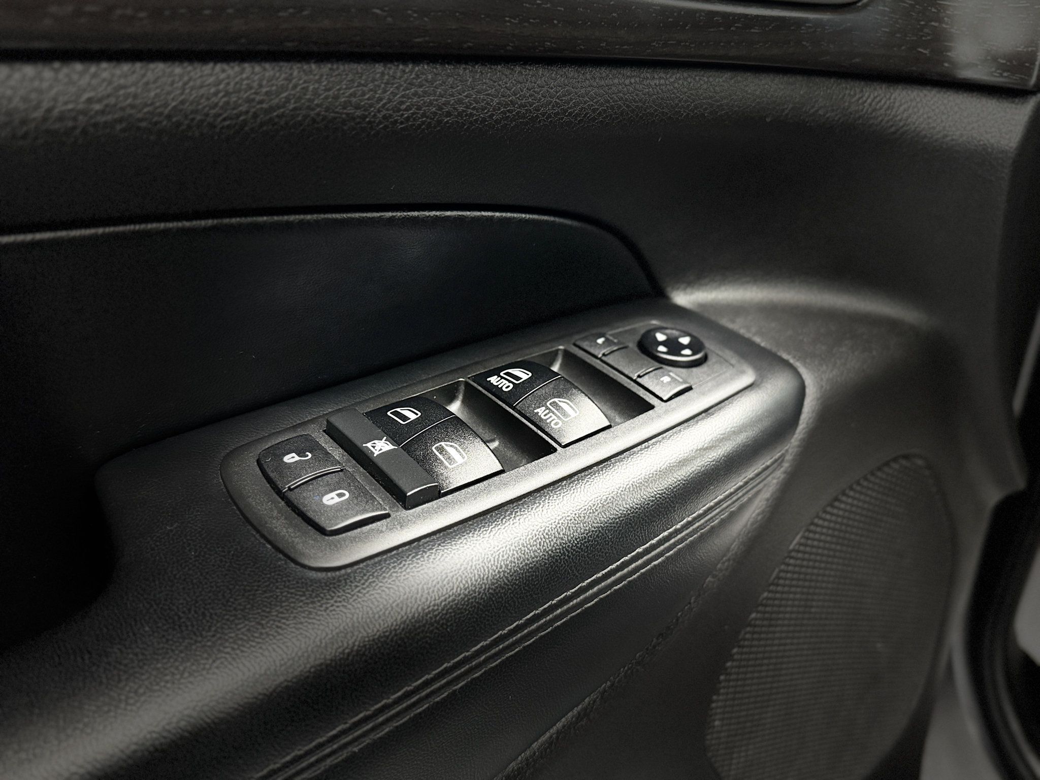 Used 2018 Jeep Grand Cherokee Altitude AWD/4WD image 14