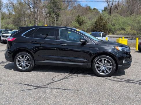 Certified 2022 Ford Edge Titanium image 2