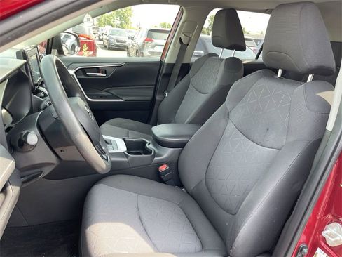 Used 2022 Toyota RAV4 XLE image 11