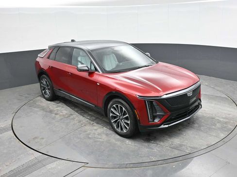 New 2025 Cadillac Lyriq Sport image 29