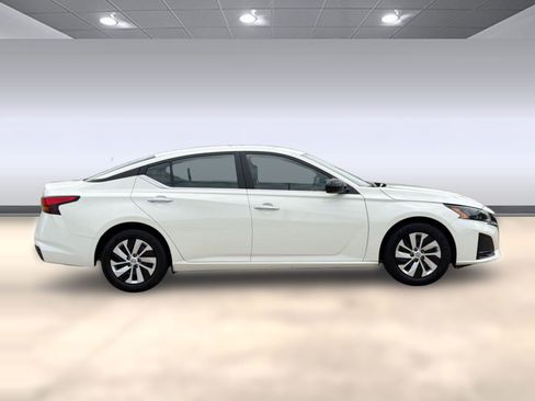 Used 2025 Nissan Altima 2.5 S FWD image 8