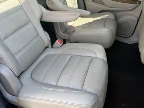 Used 2017 GMC Acadia Denali w/ Technology Package FWD image 12