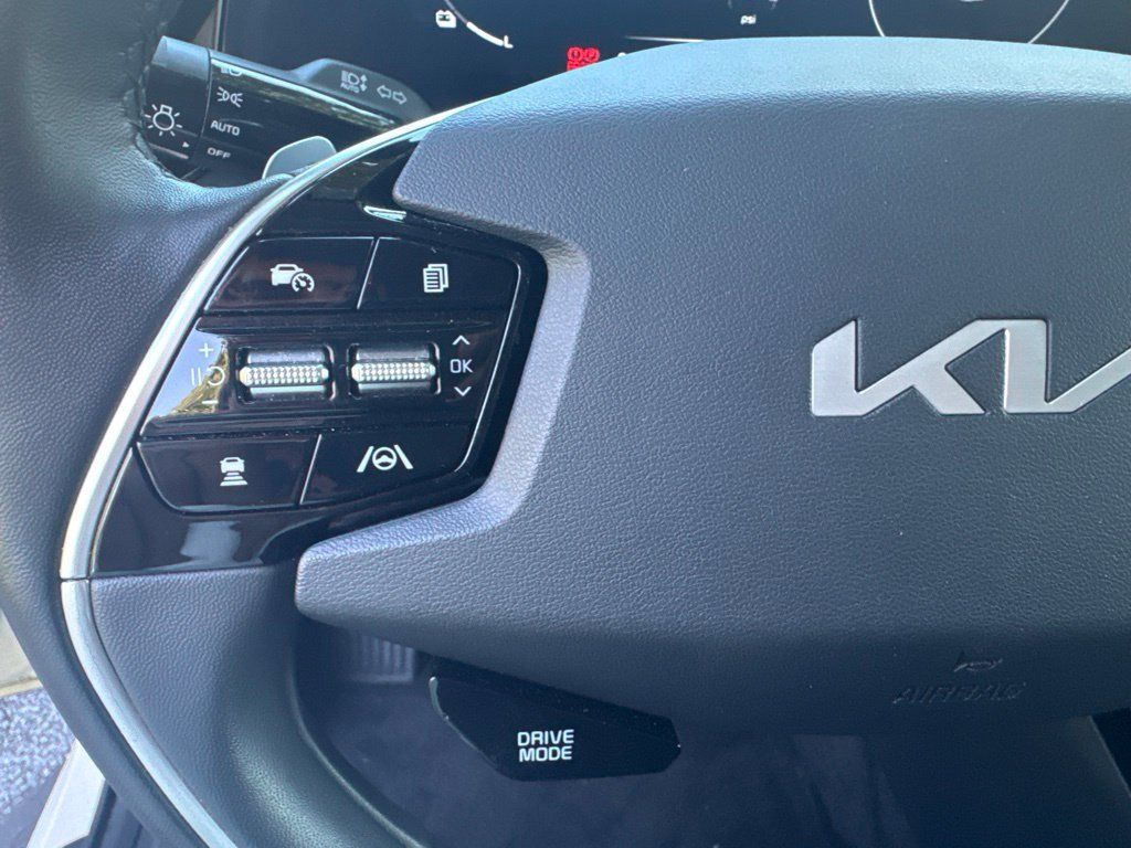 Used 2025 Kia Niro Wind w/ Wind Preserve Package FWD image 11