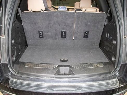Used 2024 Chevrolet Tahoe Premier AWD/4WD image 20