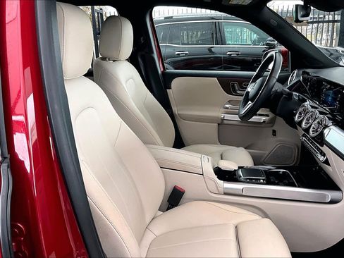 Used 2022 Mercedes-Benz GLB 250 image 10