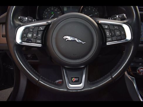 Used 2016 Jaguar XF S image 14
