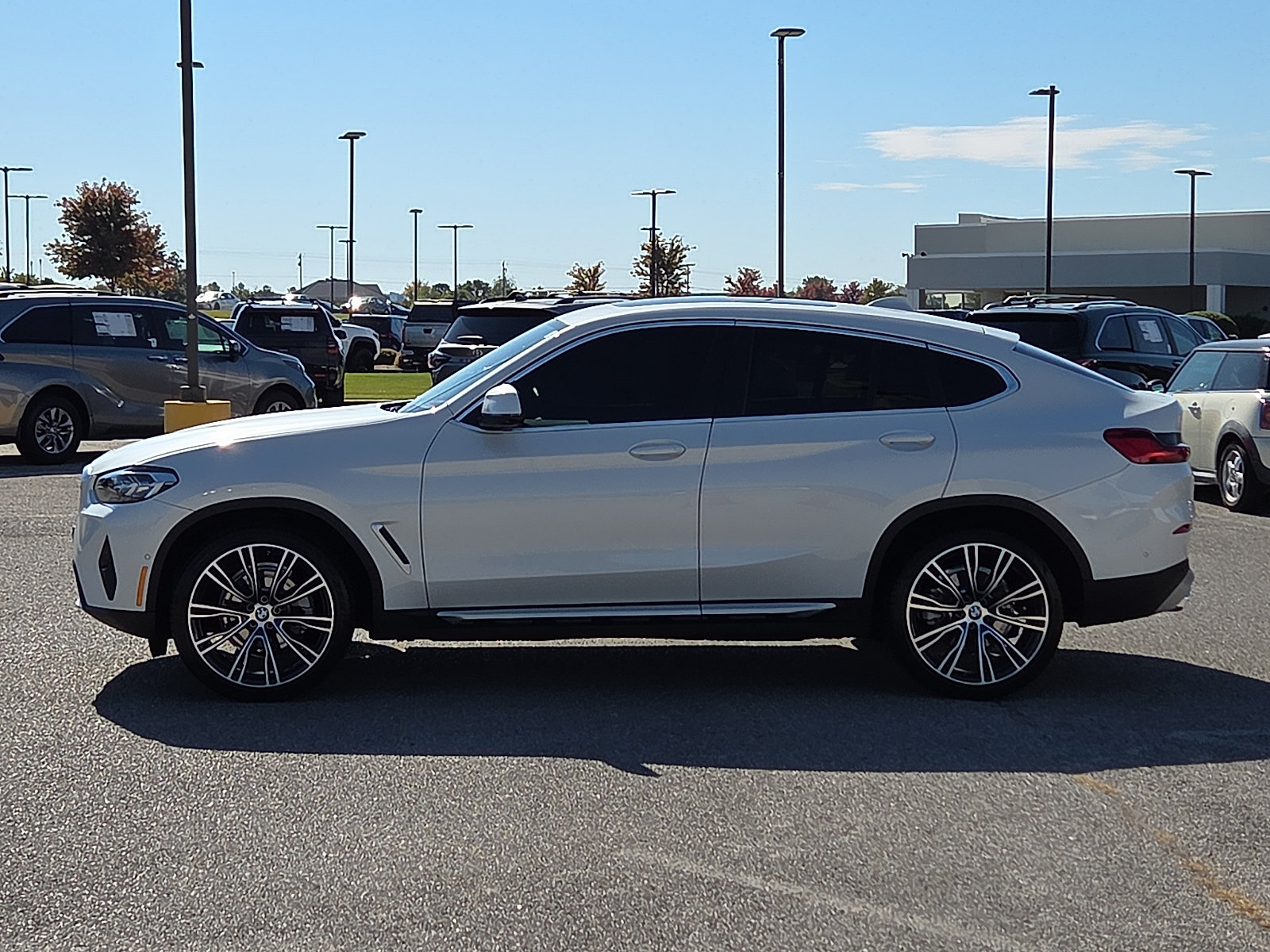 Used 2025 BMW X4 xDrive30i w/ Premium Package AWD/4WD image 3
