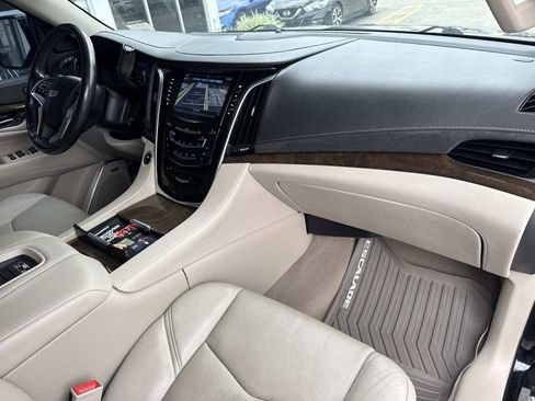 Used 2020 Cadillac Escalade Luxury RWD image 14