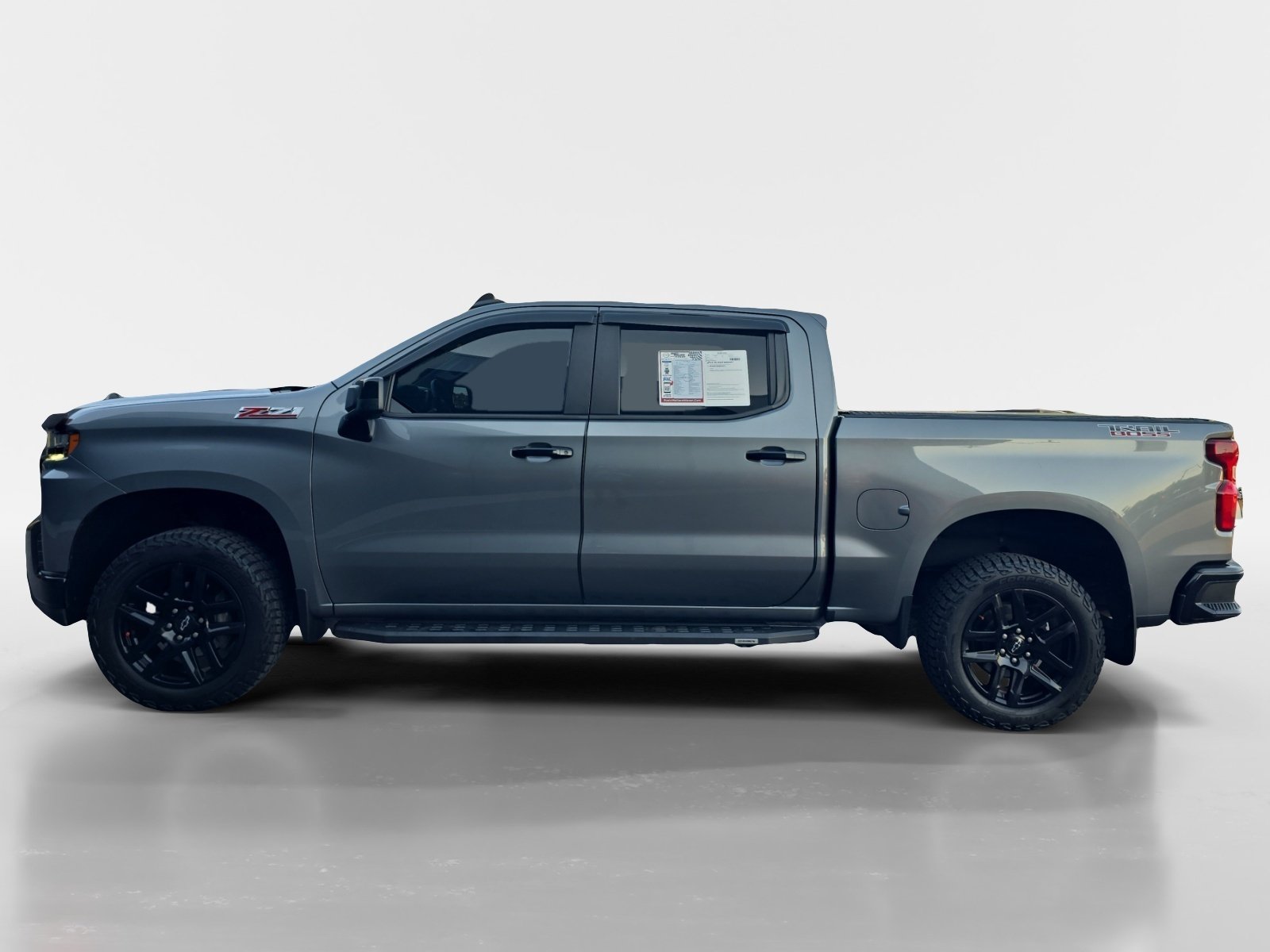 Used 2021 Chevrolet Silverado 1500 LT Trail Boss w/ LPO, Dark Essentials Package AWD/4WD image 2