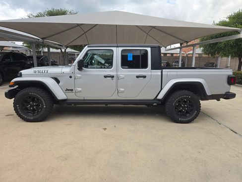 Used 2022 Jeep Gladiator Sport AWD/4WD image 6