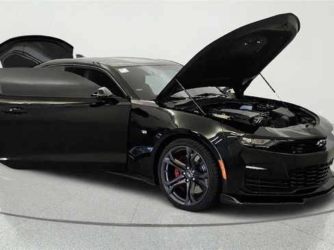 Used 2020 Chevrolet Camaro SS RWD image 7
