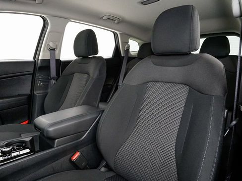 Certified 2024 Kia Sportage LX image 8