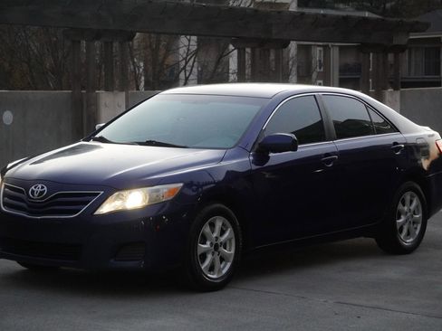 Used 2011 Toyota Camry LE image 5