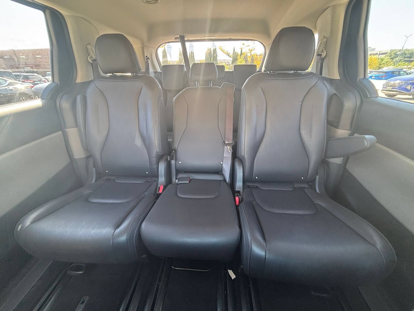 Used 2026 Kia Carnival FWD image 40