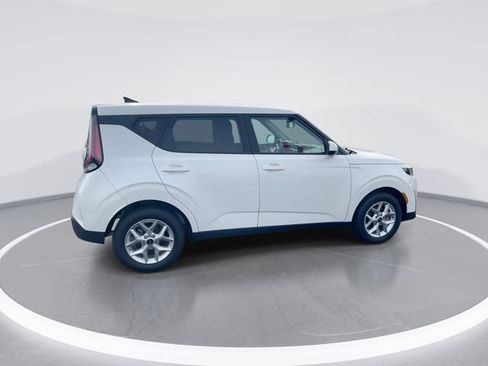 Used 2025 Kia Soul LX w/ LX Technology Package FWD image 9