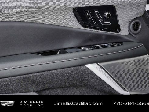 Used 2025 Cadillac Optiq Luxury 1 AWD/4WD image 6