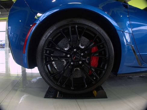 Used 2016 Chevrolet Corvette Z06 w/ 3LZ Preferred Equipment Group RWD image 32