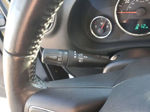 Used 2018 Jeep Wrangler Unlimited Sahara image 30