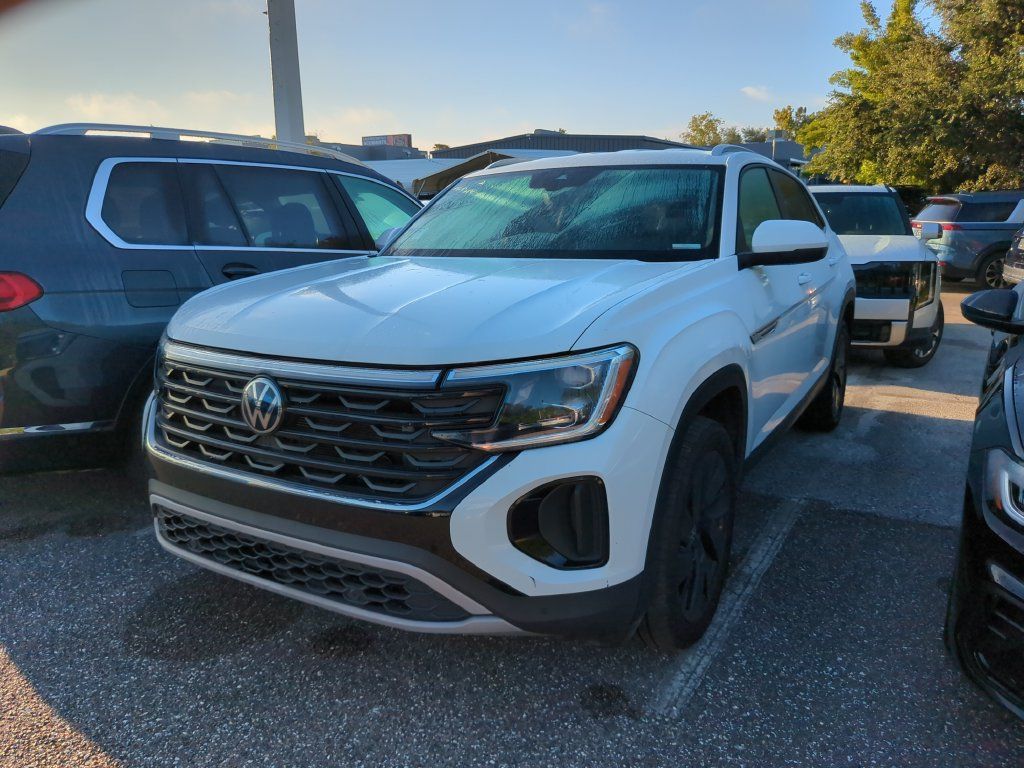 Used 2024 Volkswagen Atlas Cross Sport SE w/ Black Wheel Package FWD image 2