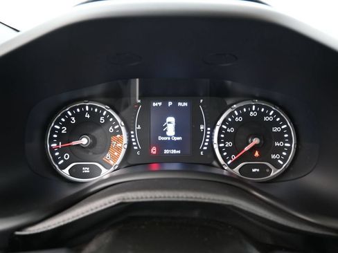 Used 2020 Jeep Renegade Latitude FWD image 11