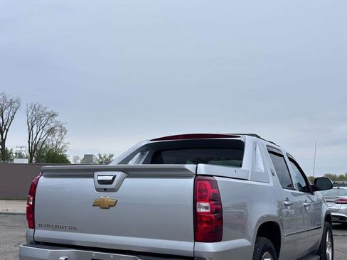 Used 2013 Chevrolet Avalanche LTZ AWD/4WD image 4