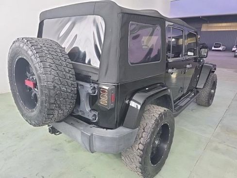 Used 2015 Jeep Wrangler Unlimited Sahara w/ Connectivity Group image 4